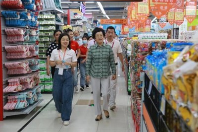 省政協(xié)副主席馬勇霞一行赴萬(wàn)寧調(diào)研商場(chǎng)經(jīng)營(yíng)建設(shè)