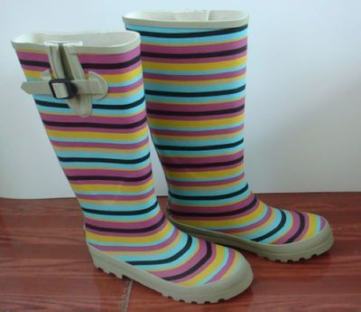 時尚新風尚 全新外貿出口雨靴，雨天里的靚麗風景線